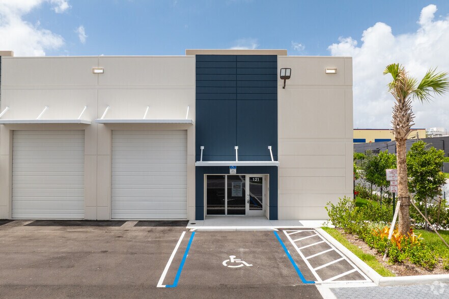 More Photos Of 6175 NW 102nd Ave, Doral Showroom For Sale