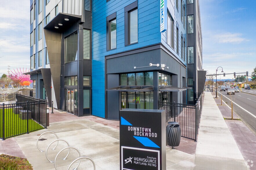 More Photos Of 18613-18685 SE Stark St, Portland Medical For Lease