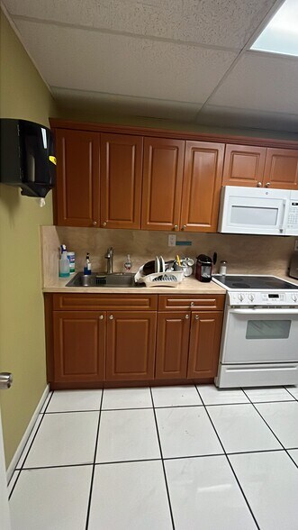 More Photos Of 3100 NW 72nd Ave, Miami Warehouse For Lease