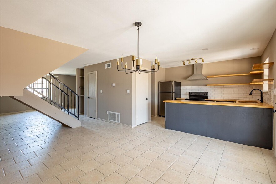 More Photos Of 1804 SW Barnard St, Glen Rose Apartments For Sale