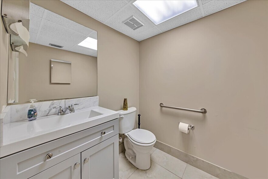 More Photos Of 6187 NW 167th St, Miami Lakes Office For Sale