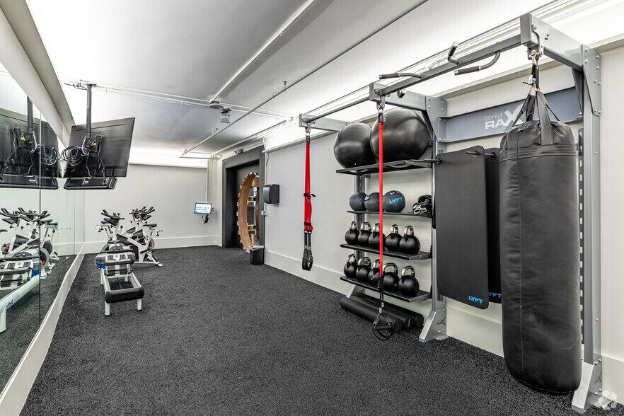 More Photos Of 1007 5th Ave, San Diego Apartments For Lease