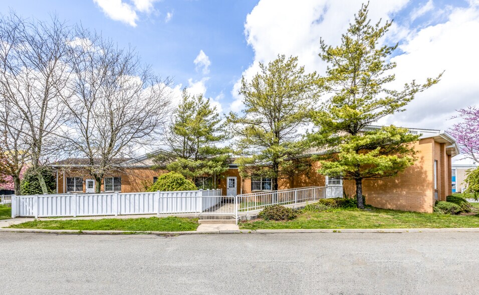 More Photos Of 720 Albin Ave, West Babylon Specialty For Lease