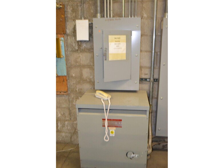 More Photos Of 539 Valley Dr, Oceana Storefront For Lease