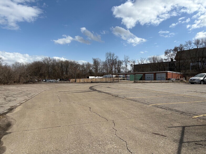 More Photos Of 1011 Gorge Blvd, Akron Office For Sale