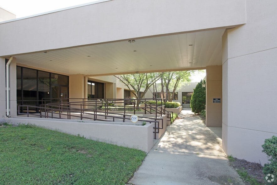 More Photos Of 3806 N Main St, Columbia Schools For Sale