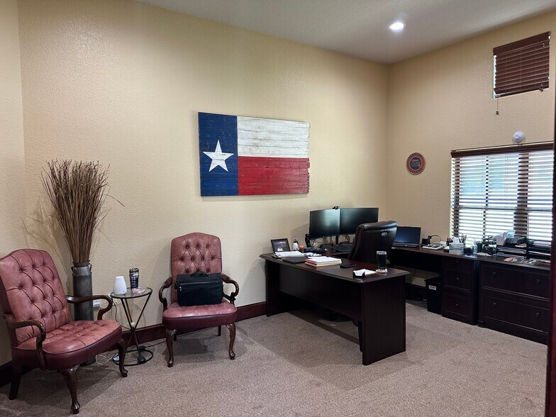 More Photos Of 2131 E Kirkwood Blvd, Southlake Office For Lease