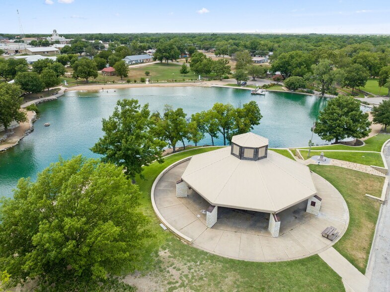 More Photos Of 702 W Wallace St, San Saba Hotel For Sale