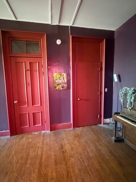 More Photos Of 220 Main St, Saugerties Storefront Retail Residential For Sale