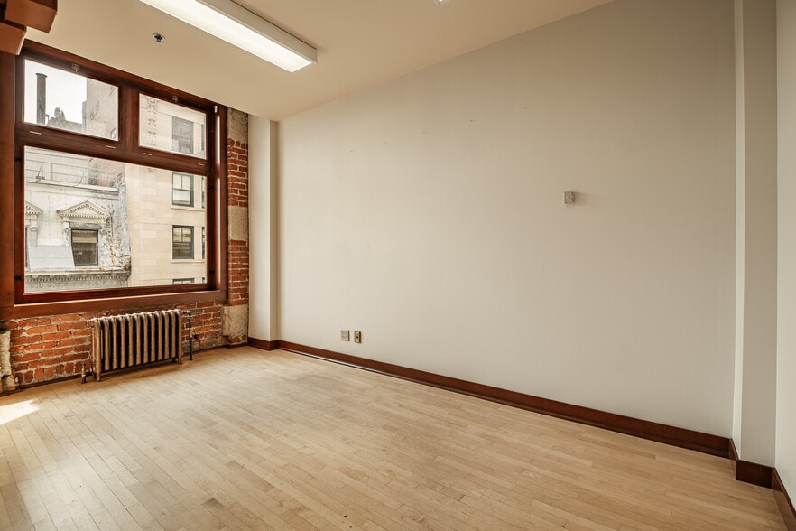 More Photos Of 261 Rue Saint-Jacques, Montréal Office For Lease