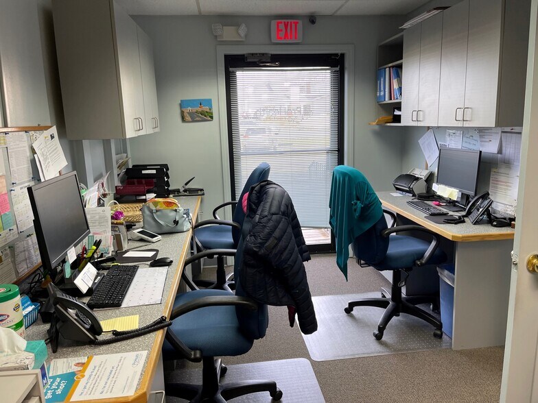 More Photos Of 304 Federal Rd, Brookfield Office For Lease