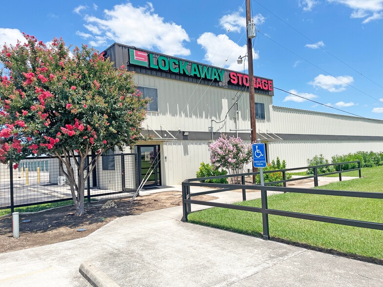 More Photos Of 452 FM 306, New Braunfels Self Storage For Lease