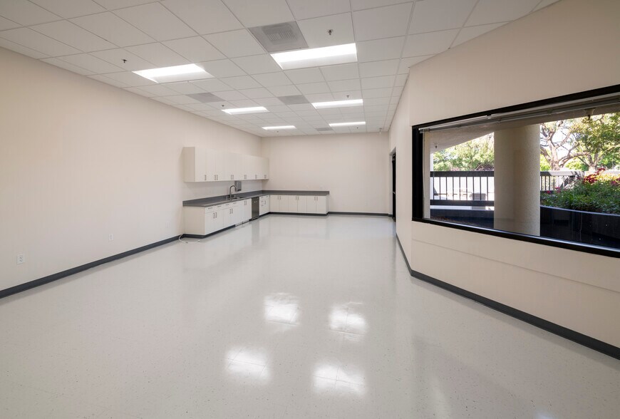 More Photos Of 1561 Buckeye Dr, Milpitas Light Manufacturing For Sale