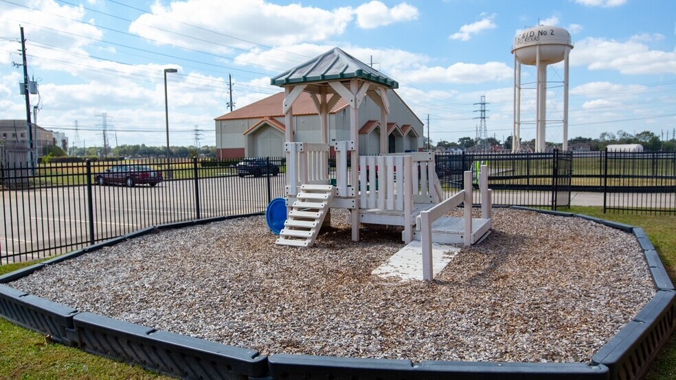 More Photos Of 12410 Sugardale Dr, Stafford Religious Facility For Lease
