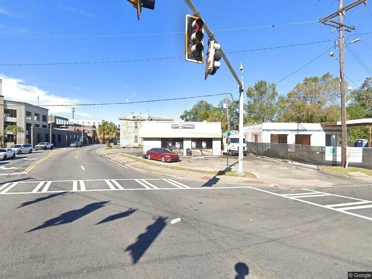More Photos Of 2705 Bull St, Savannah Freestanding For Lease