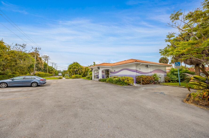 More Photos Of 99 W 49th St, Hialeah Medical For Lease