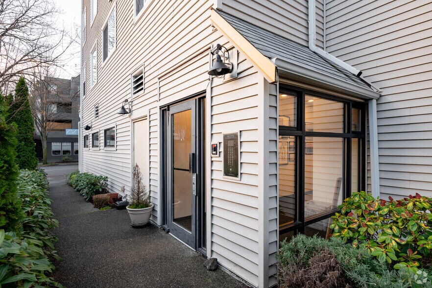 More Photos Of 6040 California Ave SW, Seattle Apartments For Lease