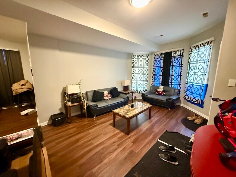 More Photos Of 201 N Laramie Ave, Chicago Apartments For Sale