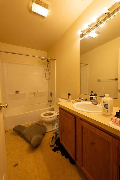 More Photos Of 21 Jay St, Lakewood Multifamily For Sale