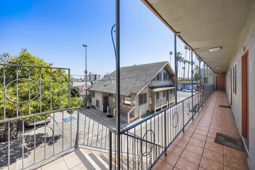 More Photos Of 451 E Vernon Ave, Los Angeles Hotel For Sale