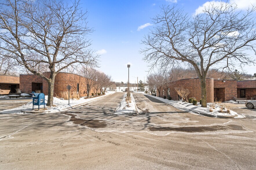More Photos Of 4920-4934 Lincoln Dr, Edina Office For Sale