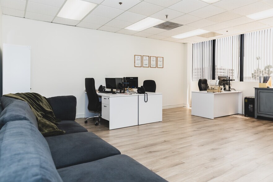 More Photos Of 111 N Jackson St, Glendale Office For Sale