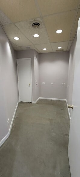 More Photos Of 7712 & 7716 W North Avenue, Elmwood Park Storefront Retail Office For Lease