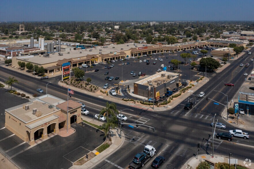 More Photos Of 110 E Cross Ave, Tulare Drugstore For Lease
