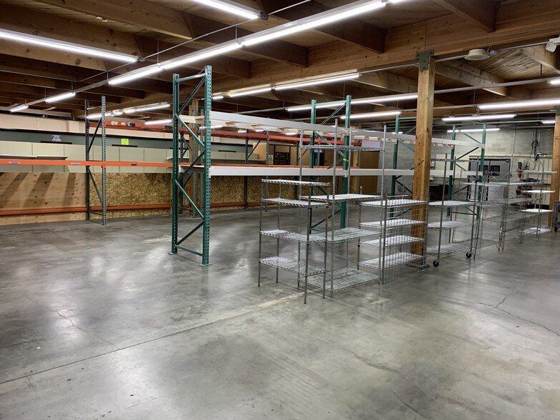 More Photos Of 335 N Wycoff Ave, Bremerton Distribution For Lease