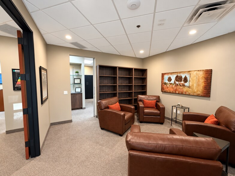 More Photos Of 1255 W Rio Salado Pkwy, Tempe Office For Sale