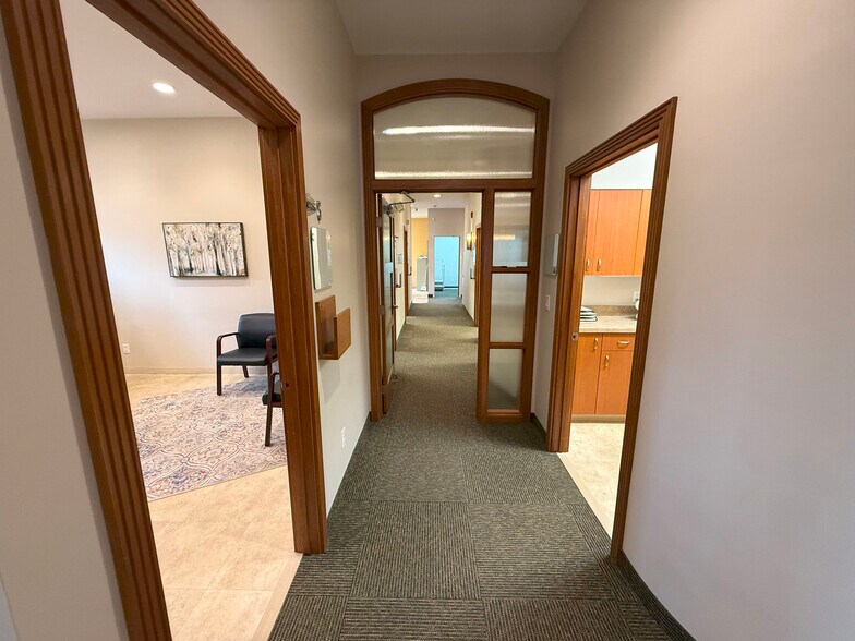 More Photos Of 7971 Moorsbridge Rd, Portage Medical For Lease
