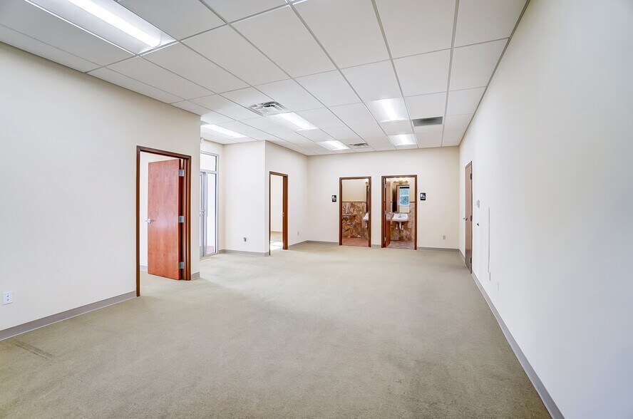 More Photos Of 1740 Thomas Paine Pky, Dayton Warehouse For Lease