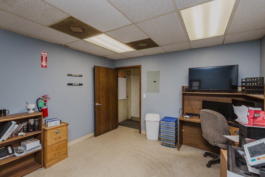 More Photos Of 2555 N Market St, Wichita Auto Repair For Sale
