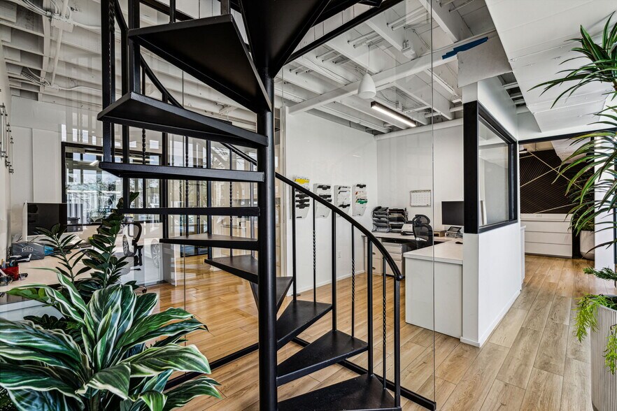 More Photos Of 5703-5705 Edgemoor Dr, Houston Warehouse For Sale