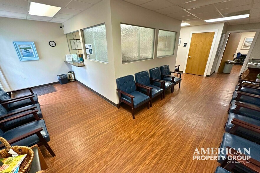 More Photos Of 7013 S Tamiami Trl, Sarasota Office For Sale