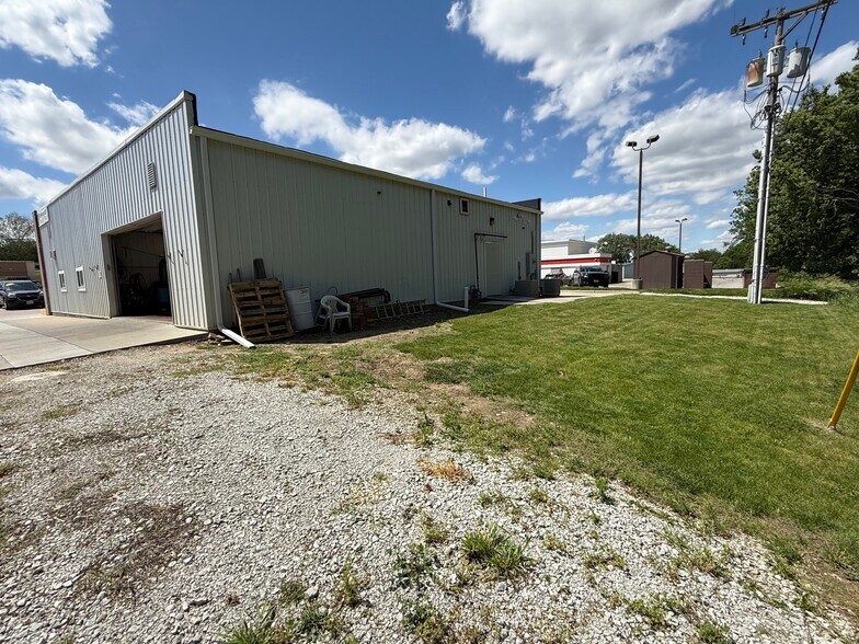 More Photos Of 1651 S 11th St, Nebraska City Showroom For Sale