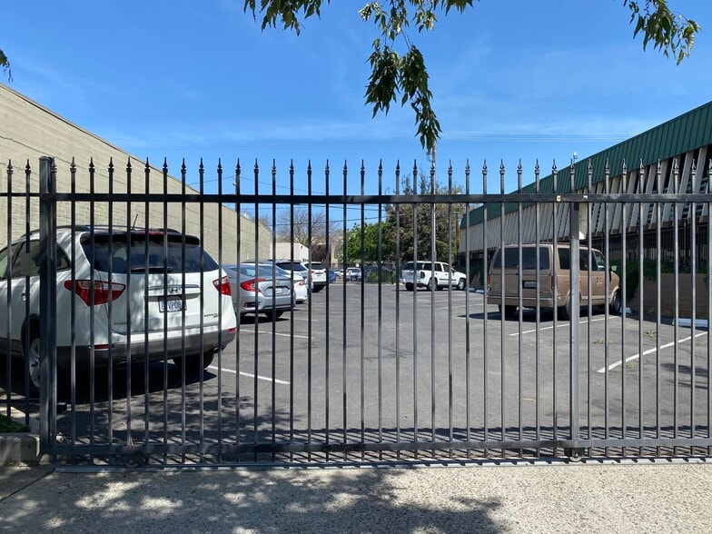 More Photos Of 1301 K St, Modesto Office For Lease