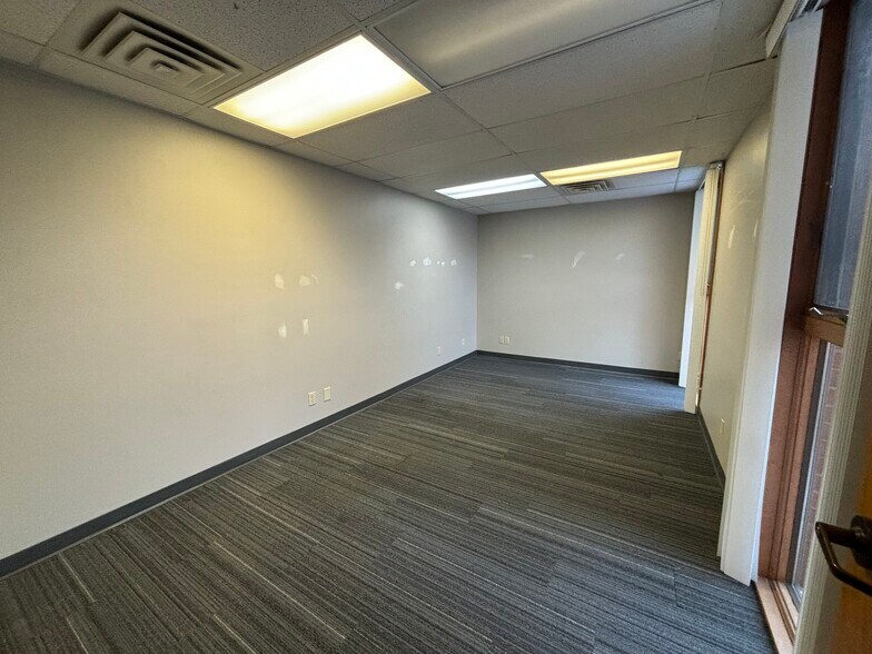 More Photos Of 2205 Jolly Rd, Okemos Office For Lease