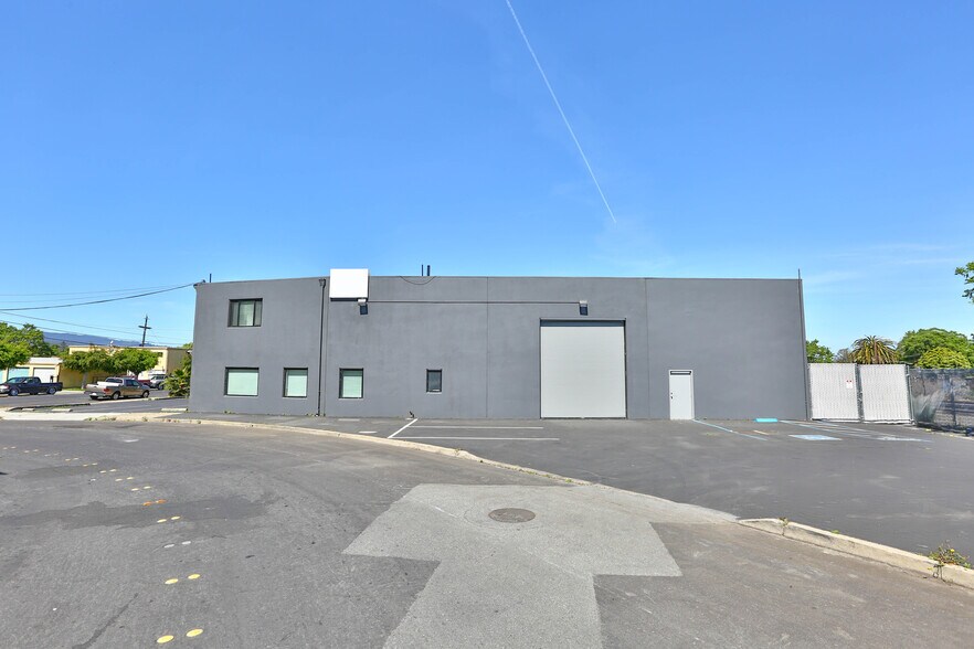 More Photos Of 989 Shasta St, Redwood City Service For Lease