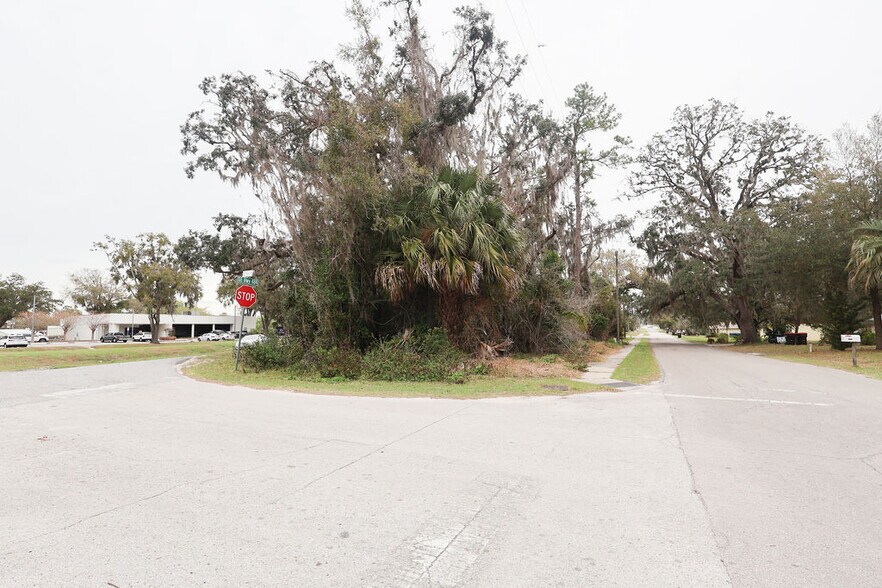 More Photos Of 5810-5840 SE Abshier Blvd, Belleview Storefront For Sale