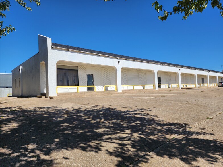 Primary Photo Of 5150 S Memorial Dr, Tulsa Freestanding For Lease