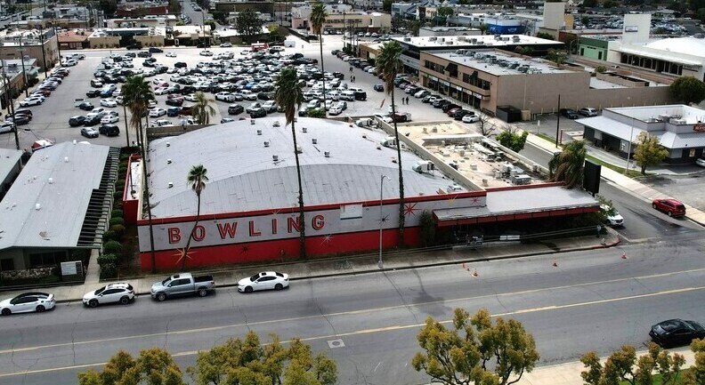 More Photos Of 1819 30th St, Bakersfield Bowling Alley For Sale