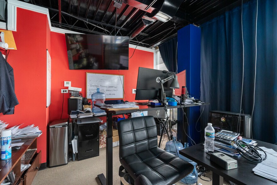 More Photos Of 3100 S Oak Park Ave, Berwyn Office For Sale