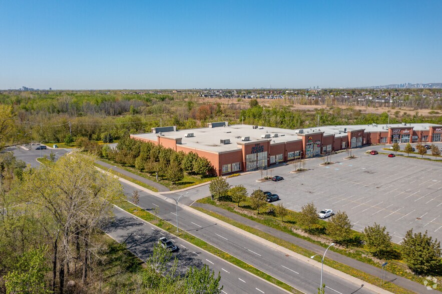 More Photos Of 1011-1195 BOUL St-Bruno, St-Bruno-de-Montarville Unknown For Lease