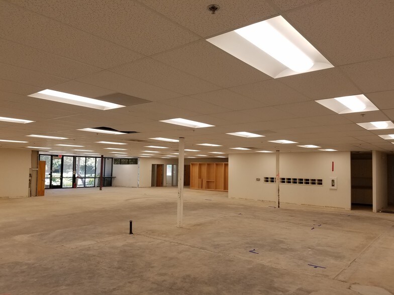 More Photos Of 1330 Redwood Way, Petaluma Warehouse For Lease