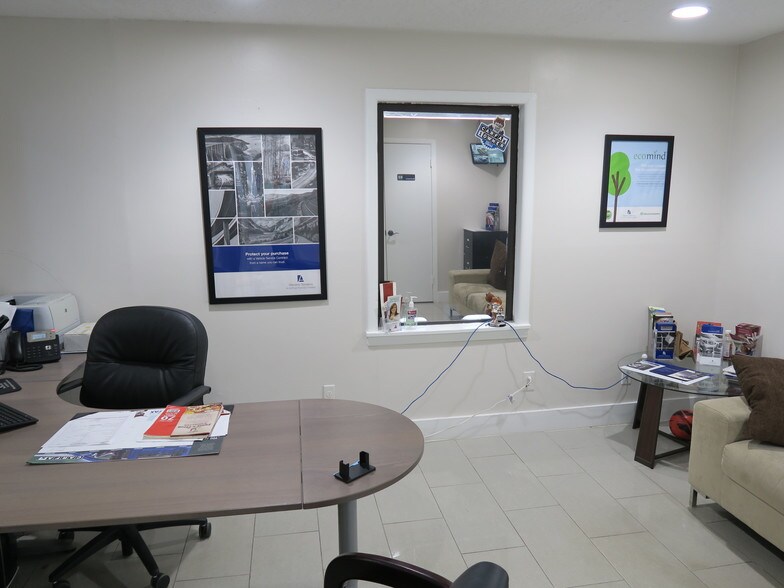 More Photos Of 5638 Star Ln, Houston Auto Dealership For Lease