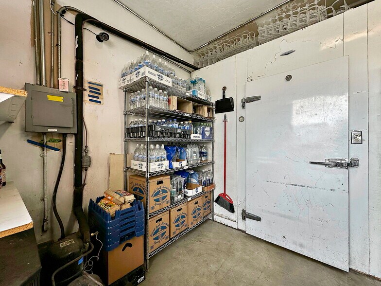 More Photos Of 577 Main St, Ferndale General Retail For Sale