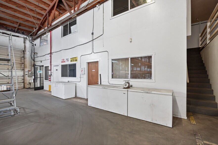 More Photos Of 635 S Rose Ave, Oxnard Warehouse For Sale