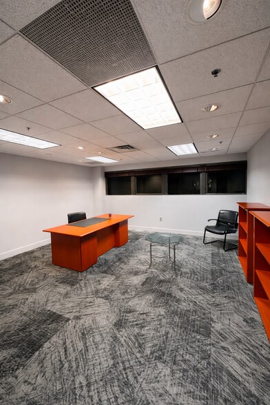 More Photos Of 1521-1523 Locust St, Philadelphia Office For Lease