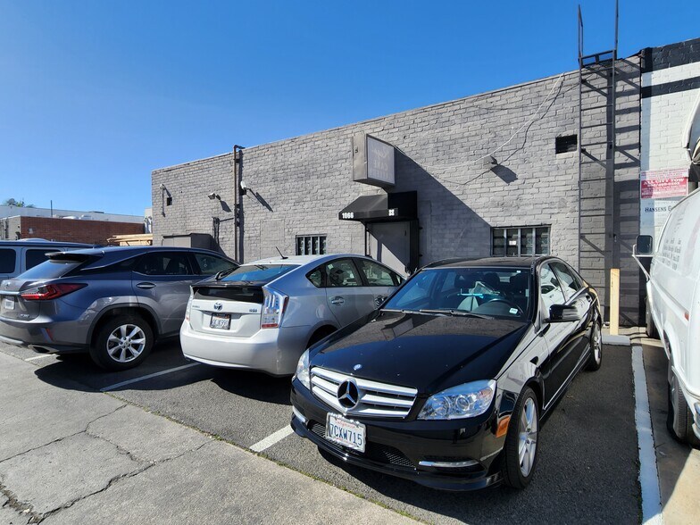 More Photos Of 1066-1070 S Fairfax Ave, Los Angeles Restaurant For Lease
